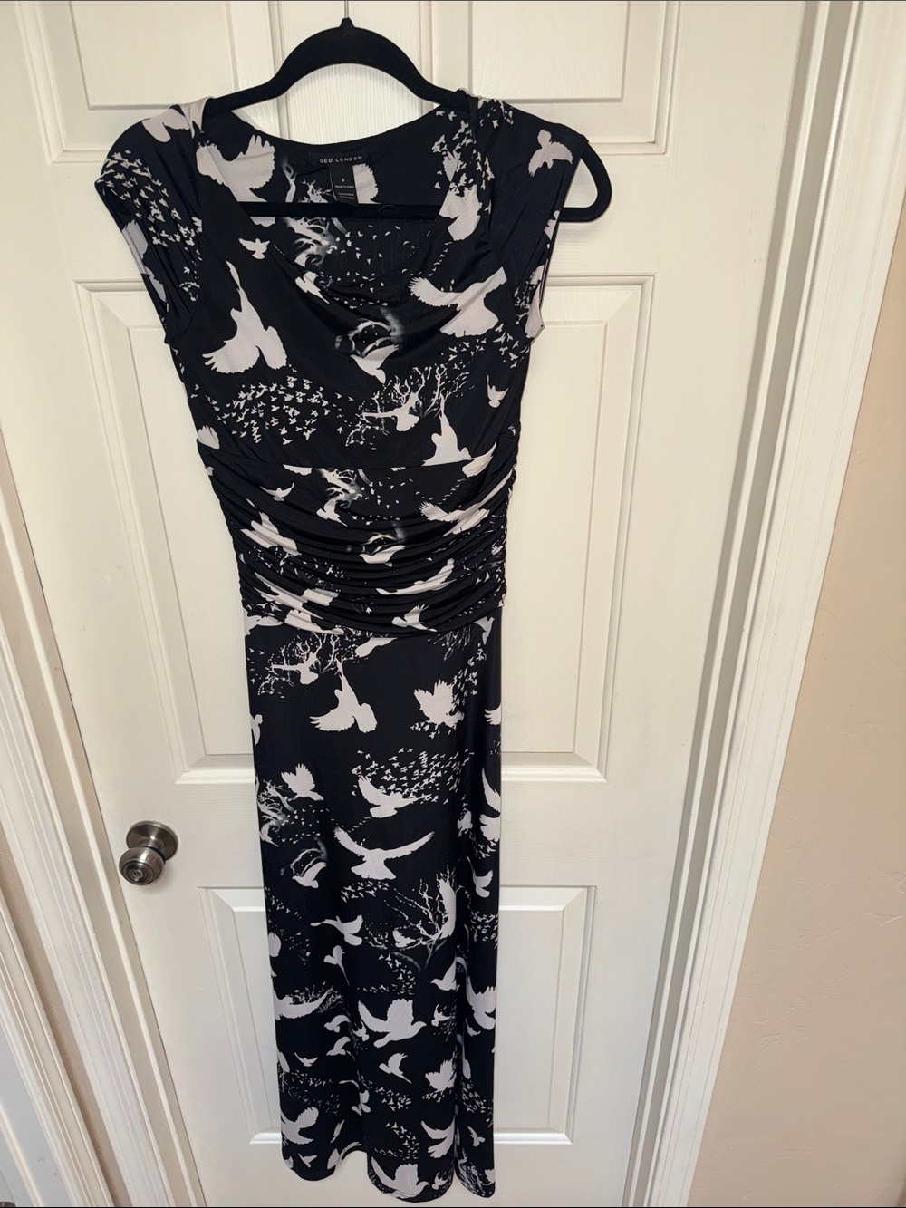 QED London Black & White Bird-Print Cowl Neck Dress